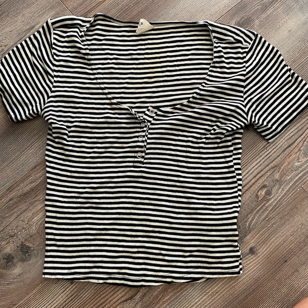 La Hearts soft stretchy semi cropped top